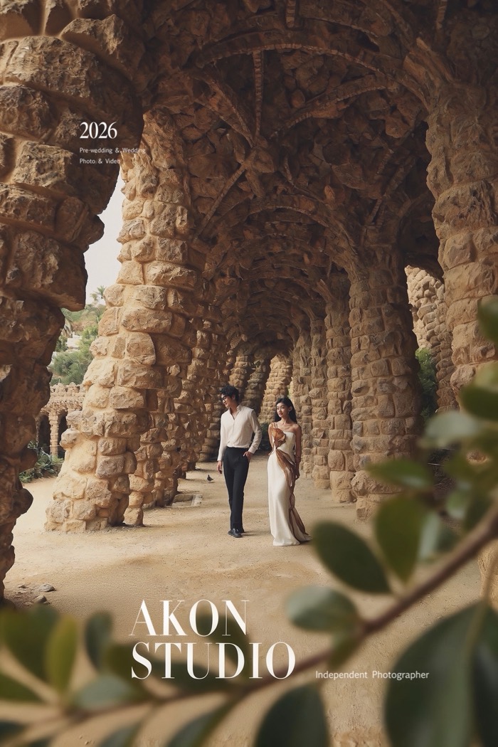 Barcelona pre-wedding photography — Akonstudio album, photo 1 of 21