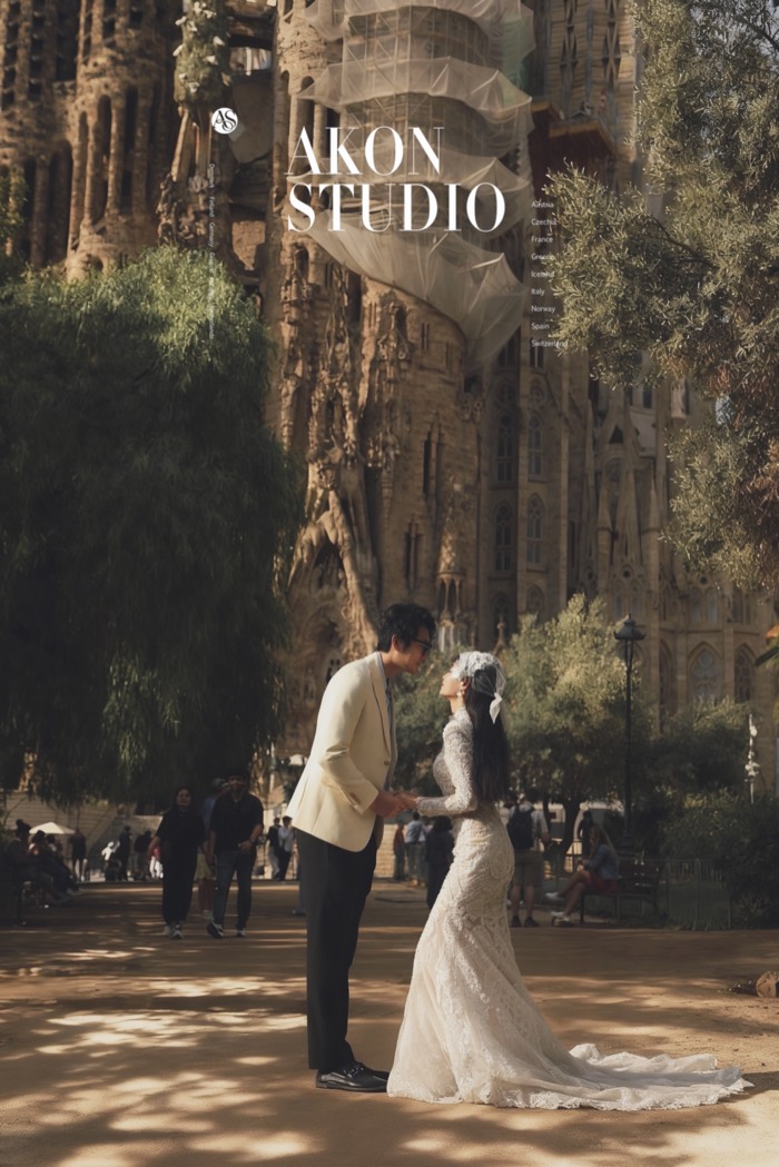 Barcelona pre-wedding photography — Akonstudio album, photo 10 of 21