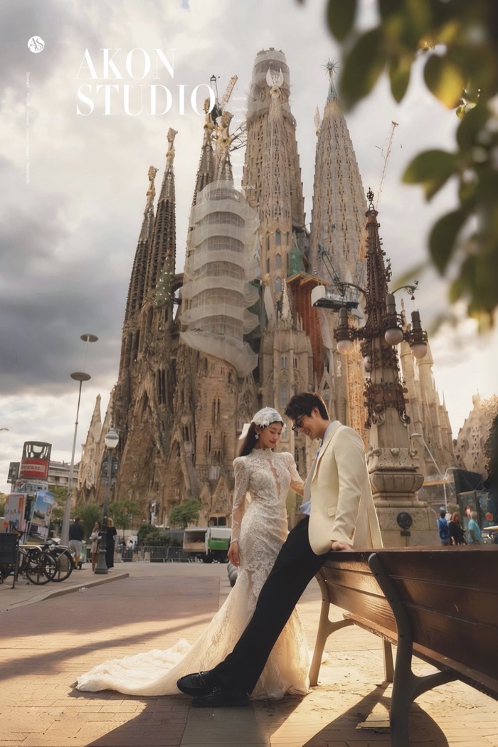 Barcelona pre-wedding photography — Akonstudio album, photo 11 of 21