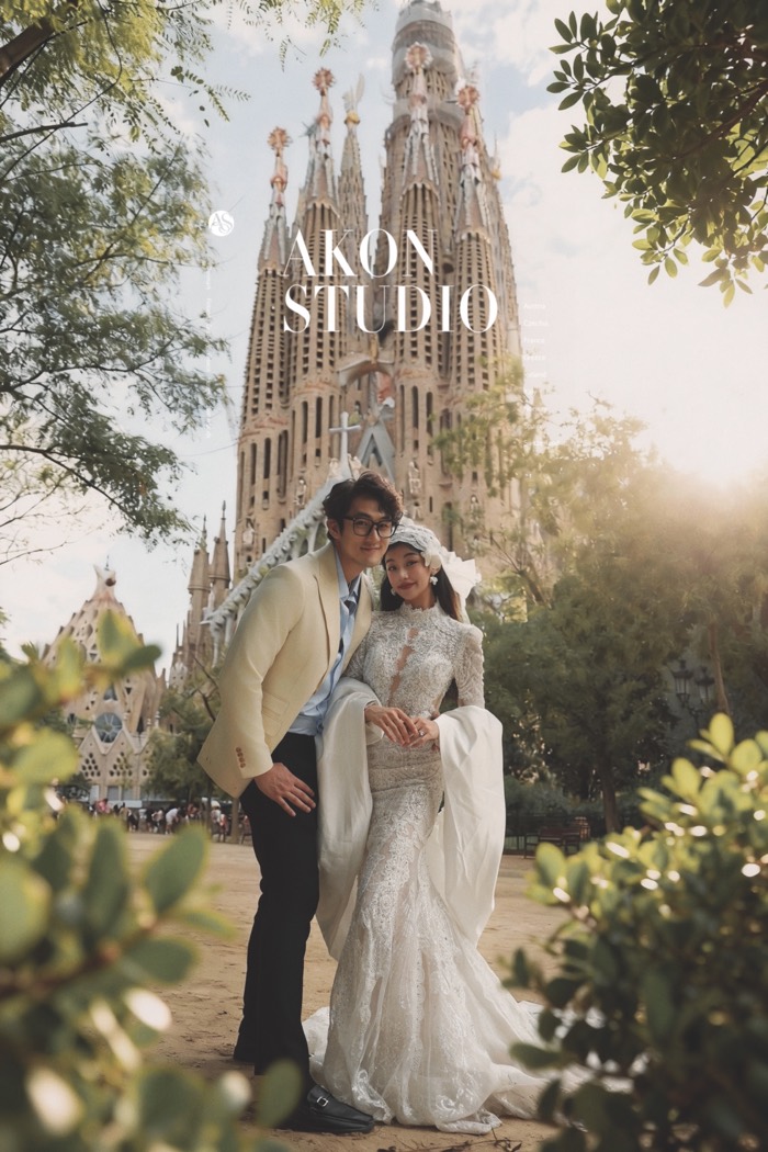 Barcelona pre-wedding photography — Akonstudio album, photo 12 of 21
