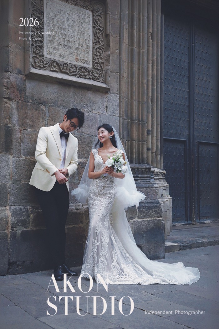 Barcelona pre-wedding photography — Akonstudio album, photo 13 of 21