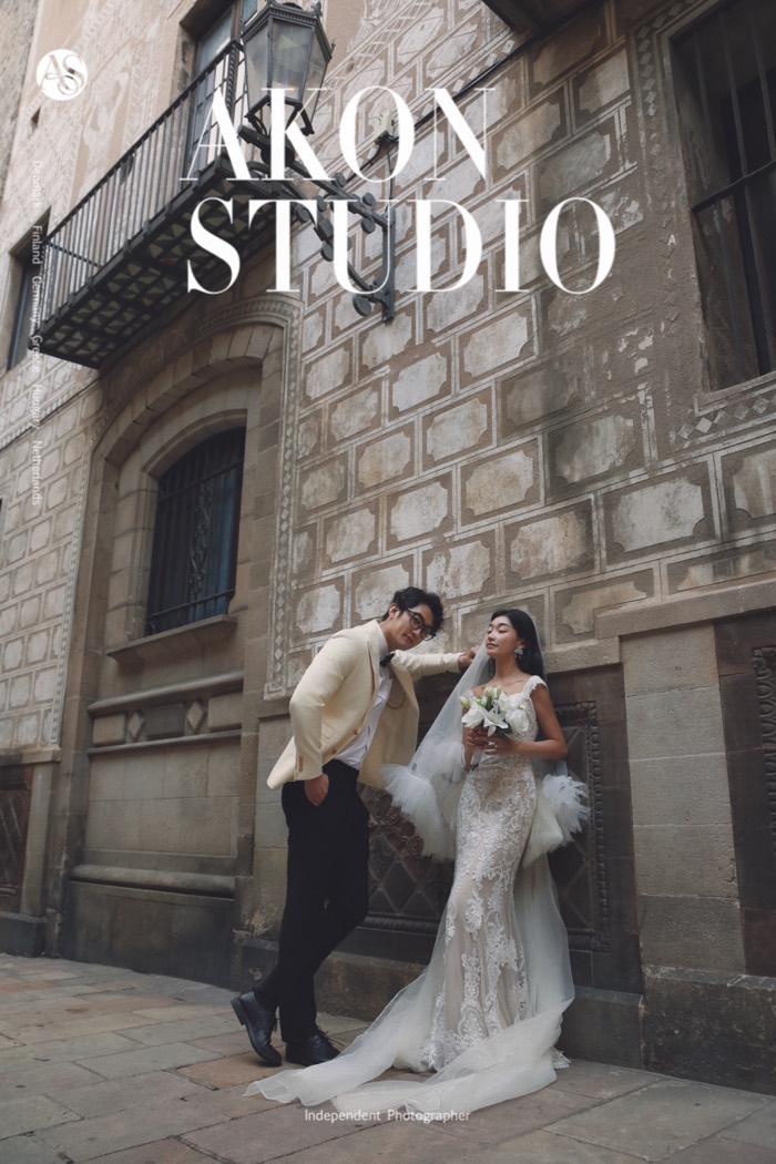Barcelona pre-wedding photography — Akonstudio album, photo 17 of 21