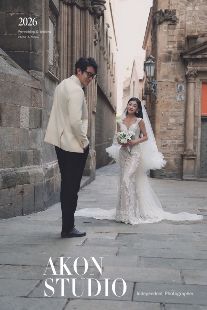 Barcelona pre-wedding photography — Akonstudio album, photo 19 of 21