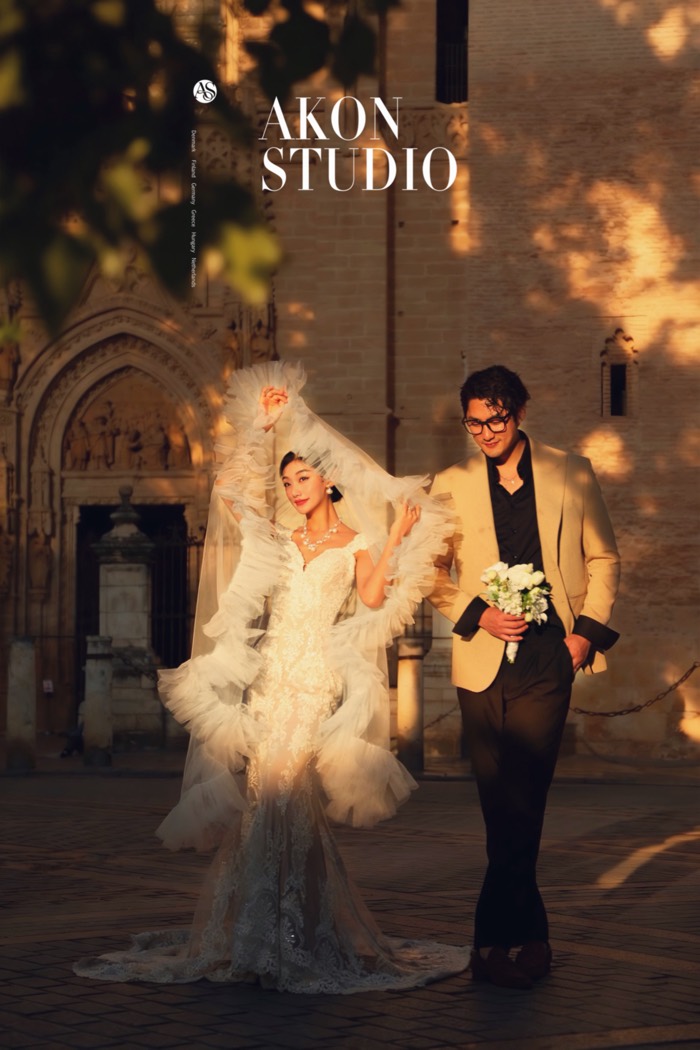 Seville pre-wedding photography — Akonstudio album, photo 12 of 21