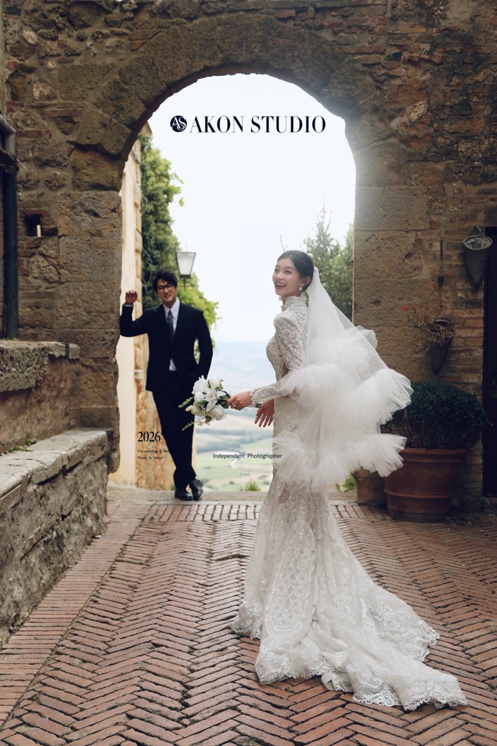 Tuscany pre-wedding photography — Akonstudio album, photo 18 of 21